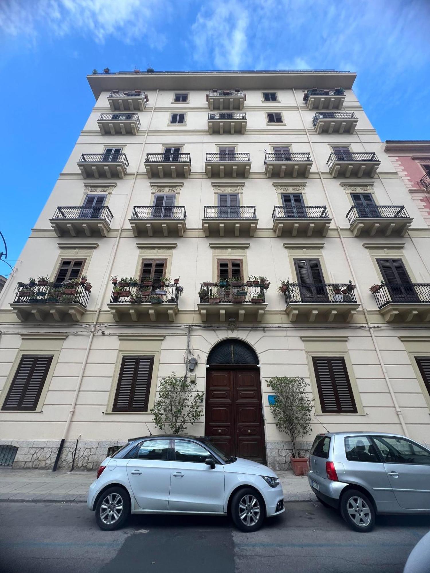 Politeama Charming Apartment パレルモ エクステリア 写真
