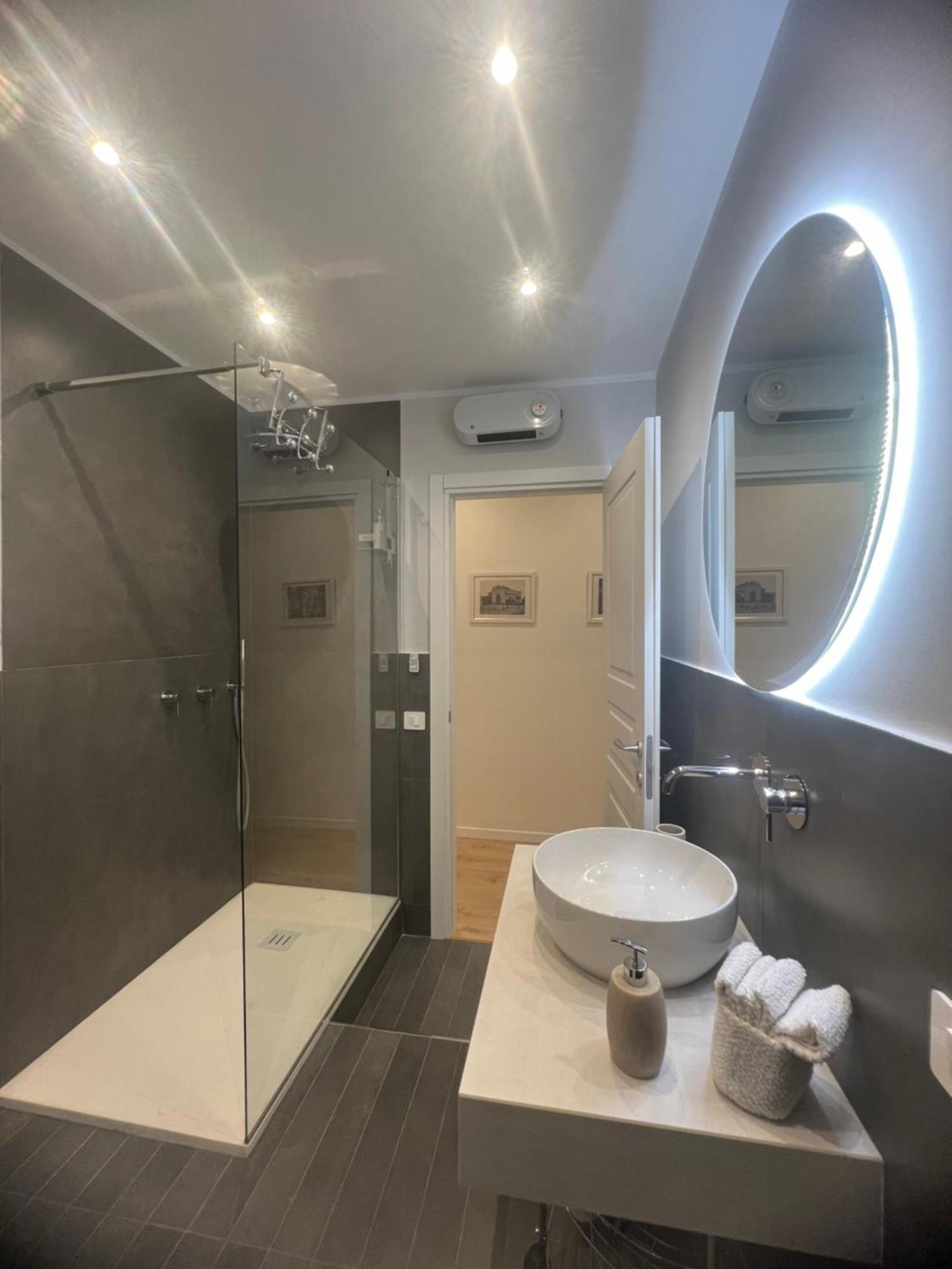 Politeama Charming Apartment パレルモ エクステリア 写真